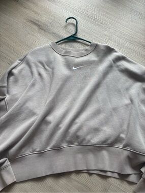 Nike Crewneck Sweatshirt in Light Beige